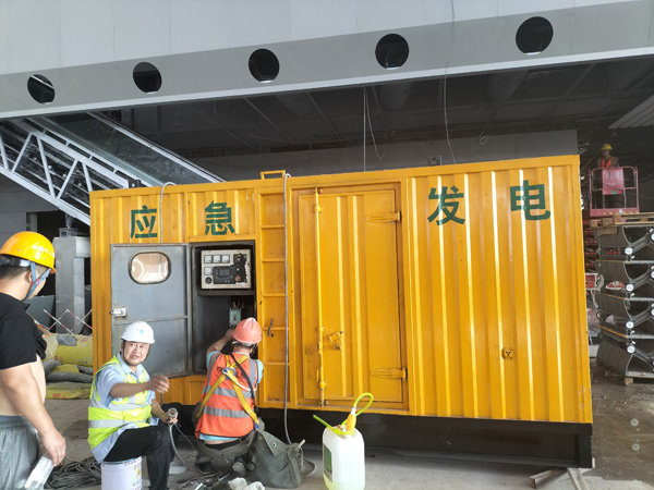 东阿怎样判断空气滤清器是否需要更换？